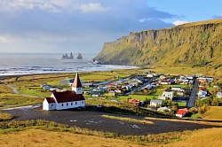 Исландия открывается для вакцинированных туристов