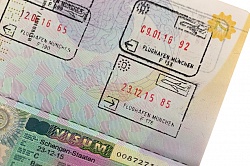 Обладателей шенгена освободят от штампов в паспортах