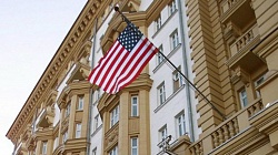 Посольство США в Москве объявило о приостановке выдачи виз